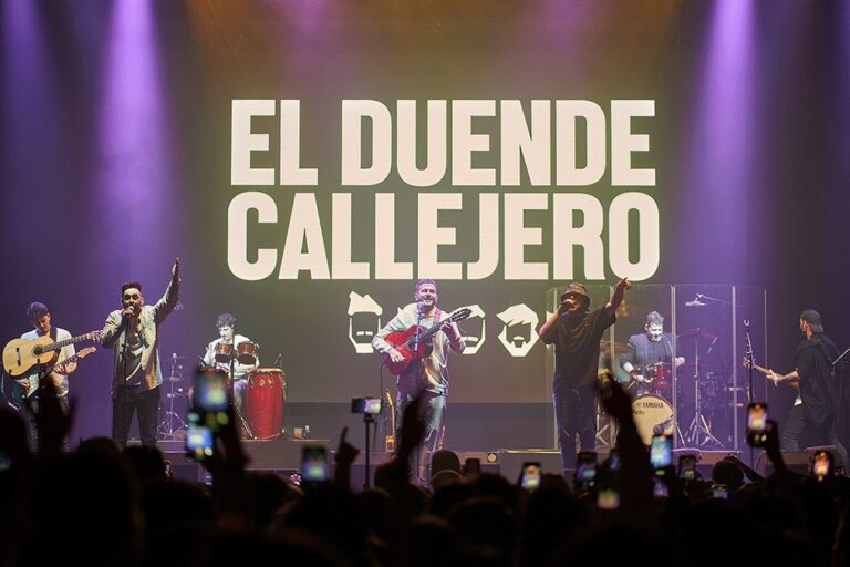 Vista panorámica de los artistas de El Duende Callejero durante el concierto de Live Las Ventas