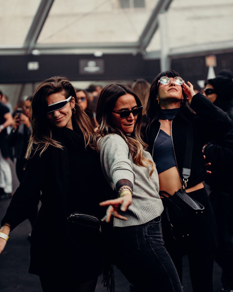 Fans del techno bailando en el Hivernacle Live Las Ventas