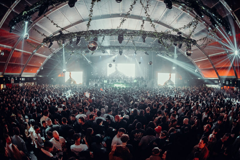 Carpa llena por la sesión de Andrés Campos en Hivernacle
