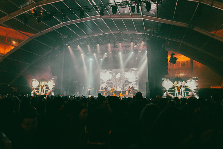 Escenario en el concierto de La Bien Querida
