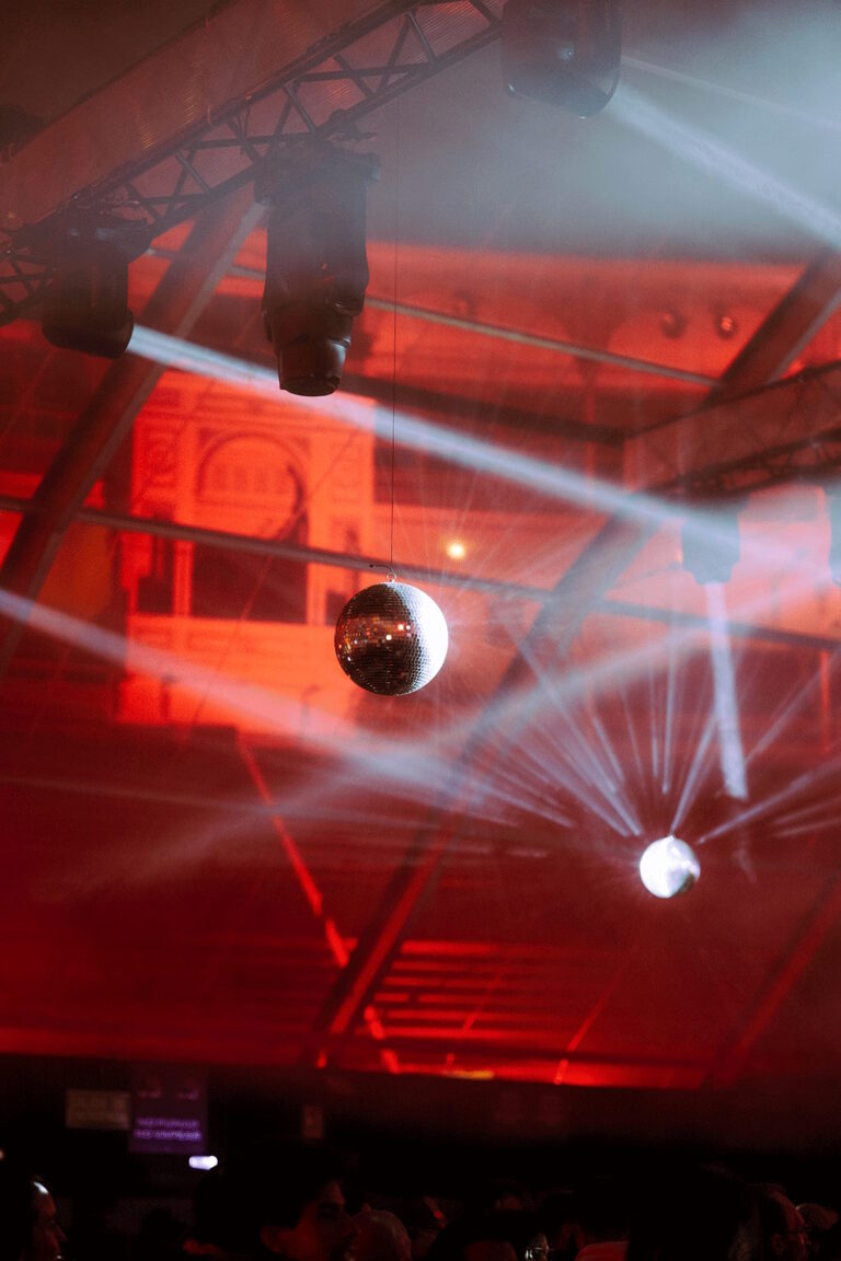 Bola de discoteca en Live Las Ventas