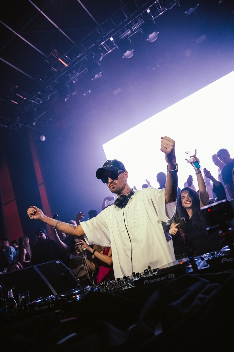 Robin Schulz en plena sesión en Live Las Ventas